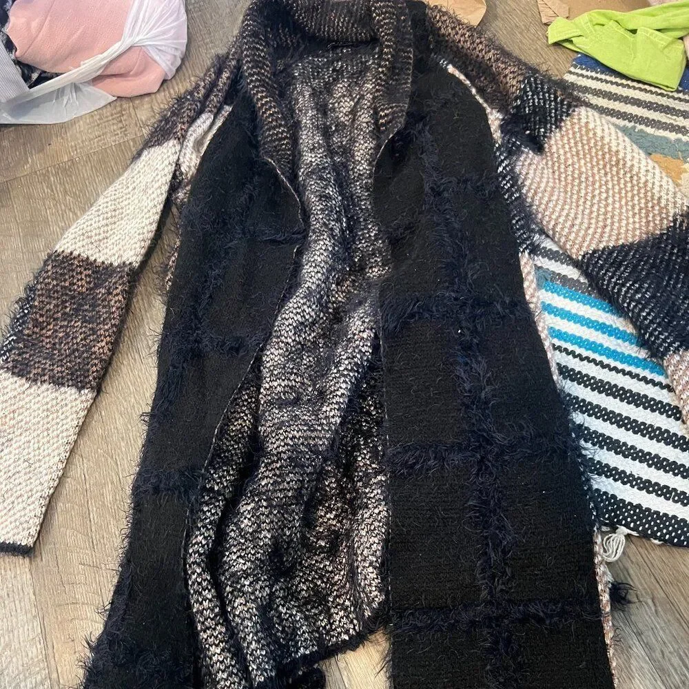 Black Tape fuzzy xs cardigan‎